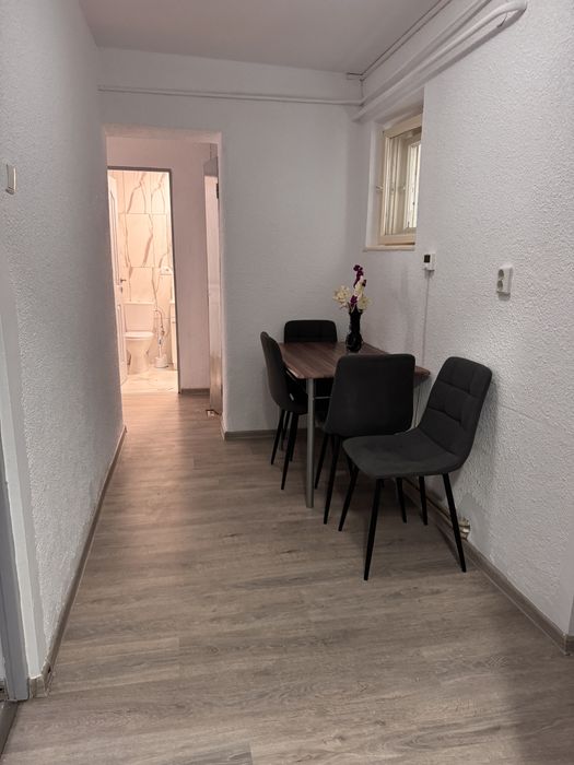Apartament cu 3 camere de închiriat