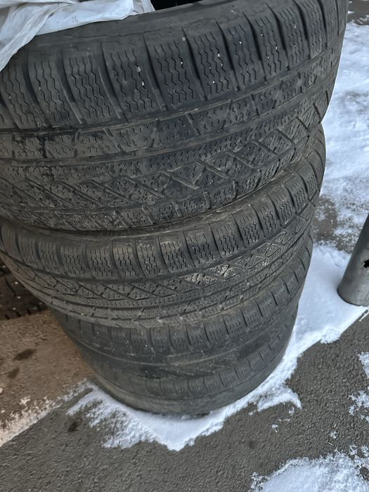 Продаю зимние шины 235/60/17