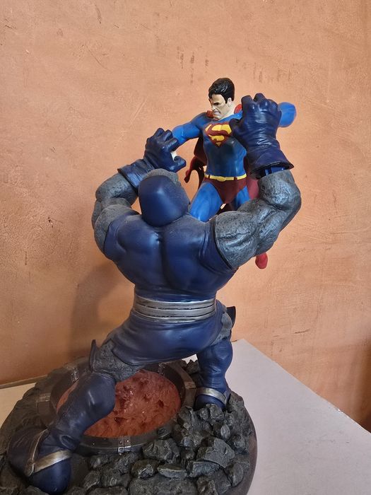 Статуя Superman vs Darkseid