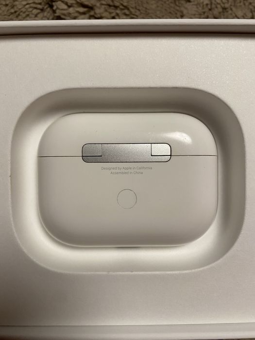 MWP22RU/A AirPods Pro with Wireless Charging Case