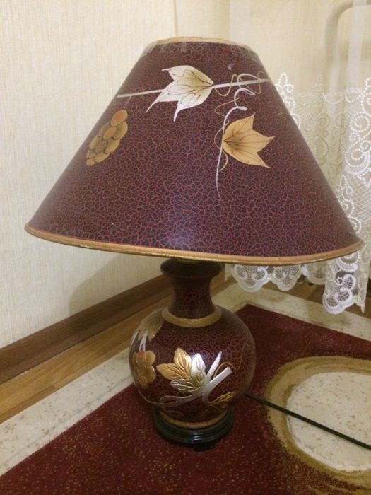 Продам настольную лампу