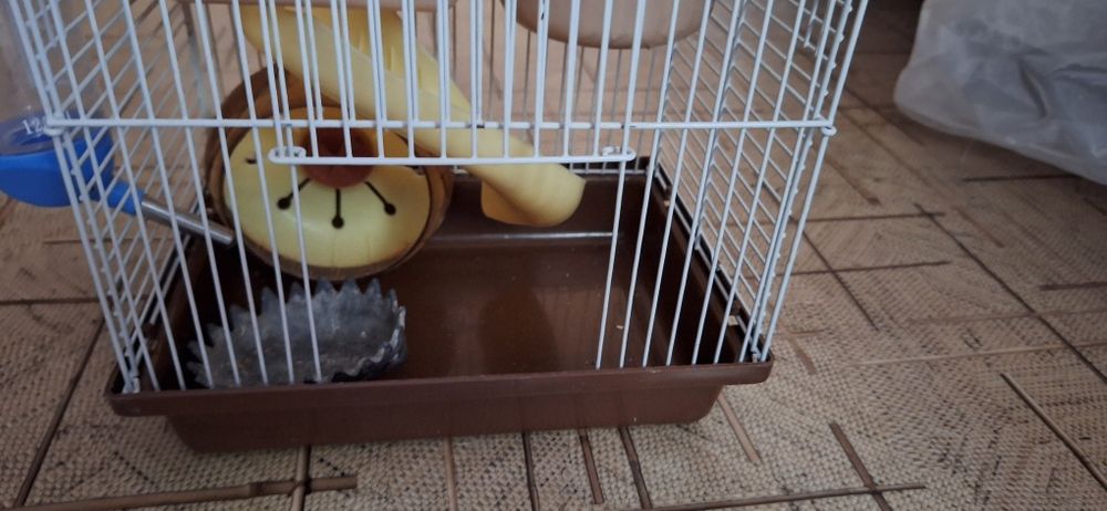 Продам клетку для хомяков