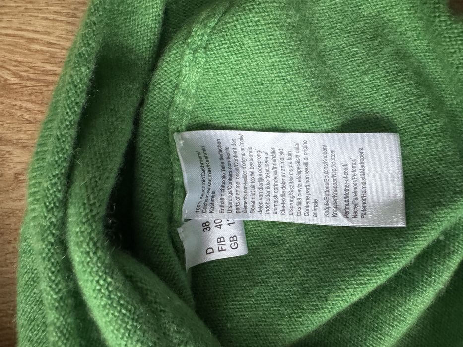 Pulover casmir 100% verde, marimea 38, mica reparatie maneca