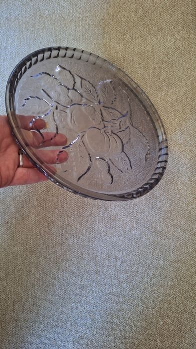 Продавам нови  стъклени декоративни чинии и фруктиера