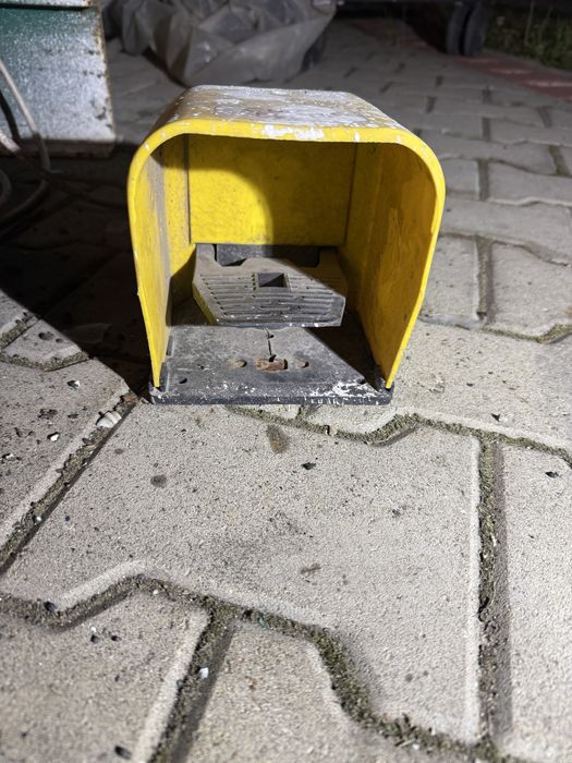 Aparat rotativ pentru sudarea teviilor cardanelor.