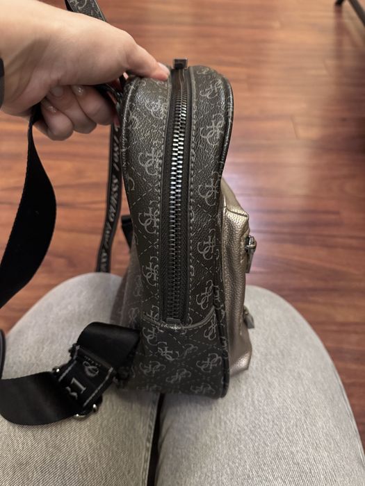 Ghiozdan marime mica guess