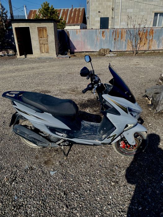 В продаже скутер макси