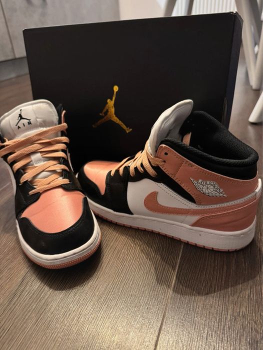 Air Jordan 1 Mid Madder Root