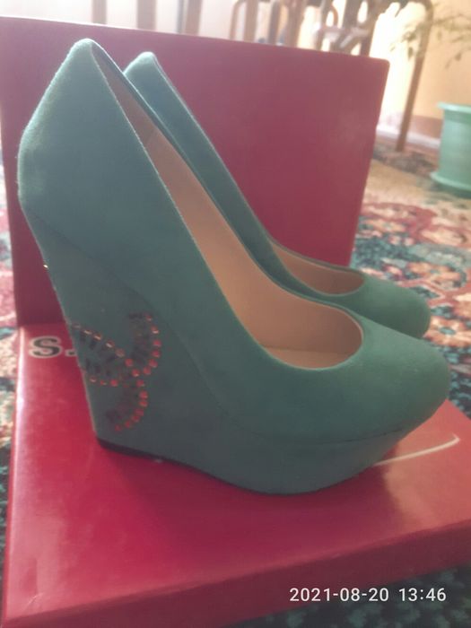 Туфли замш синие красивые.