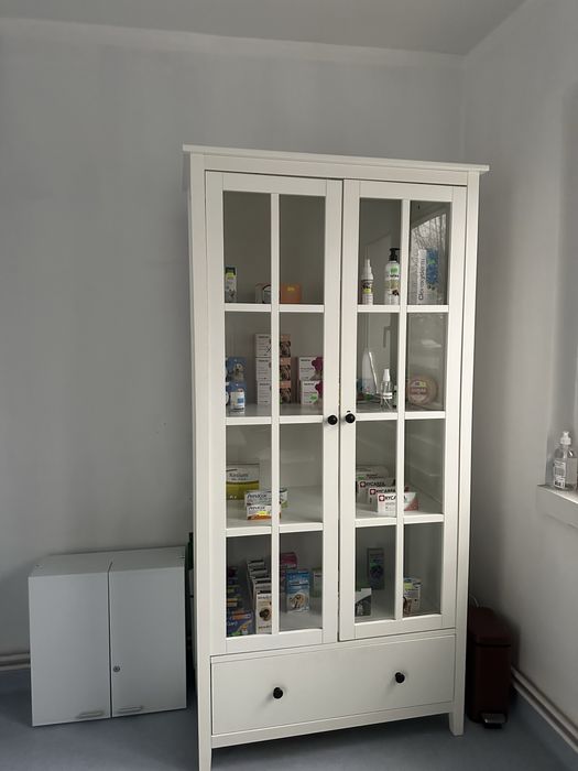 Vand dulap cu vitrina