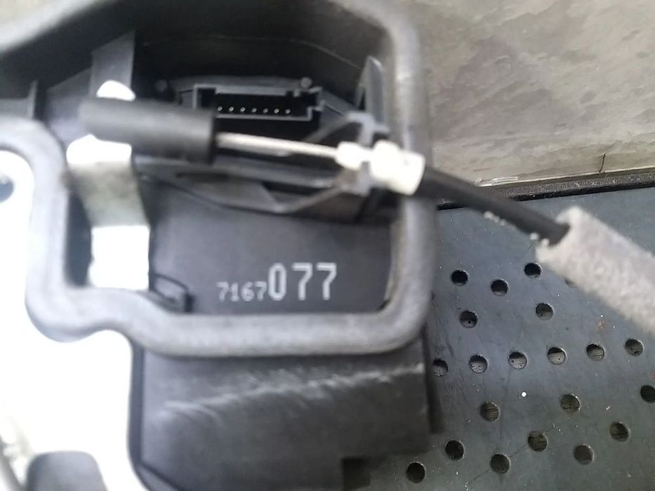 Broasca usa stanga fata bmw seria 1 e81 e87 7167077