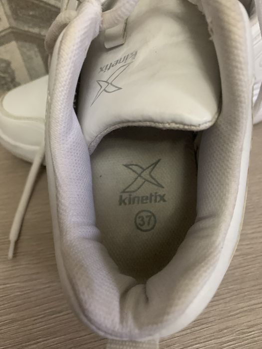 Кроссовки  белые  37