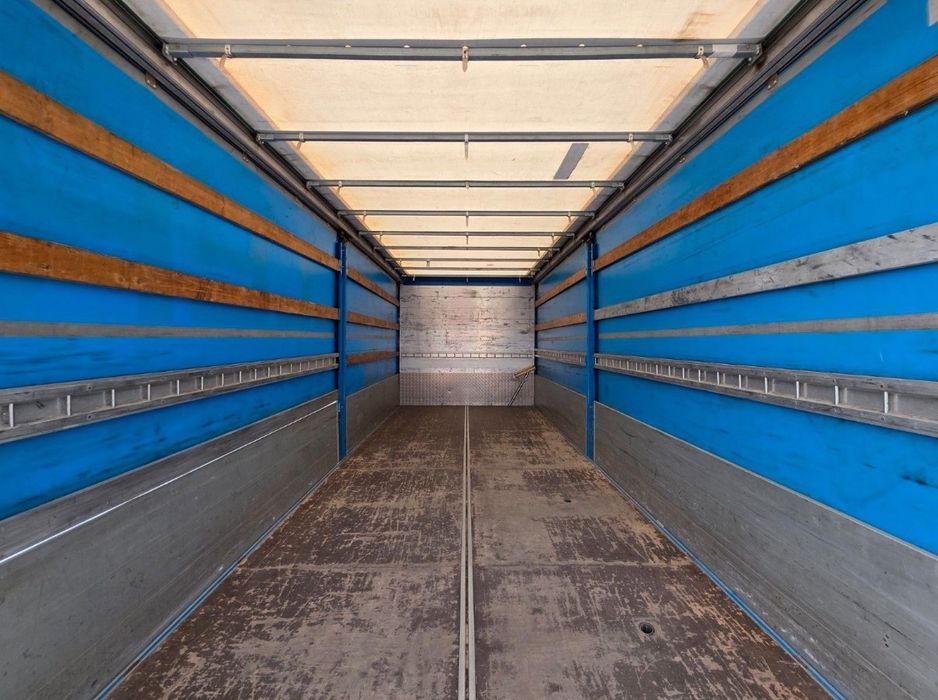 Каросерия с падащ борд/тристранна щора