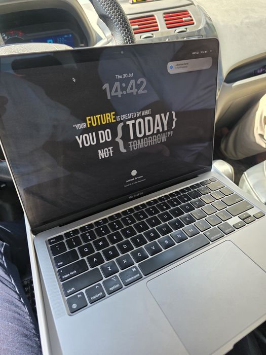 Macbook M1 air 8/256