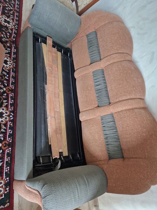 Срочно отдам бесплатно диваны