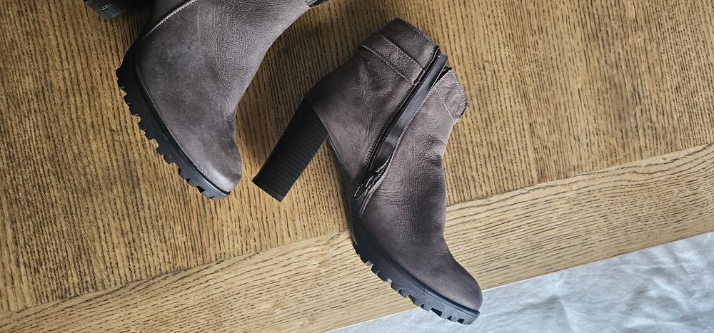 Зимни кожени боти на ток  40 номер