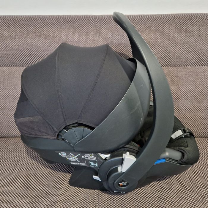 Scoica auto Babyzen cu insertie pentru nou nascut si baza isofix