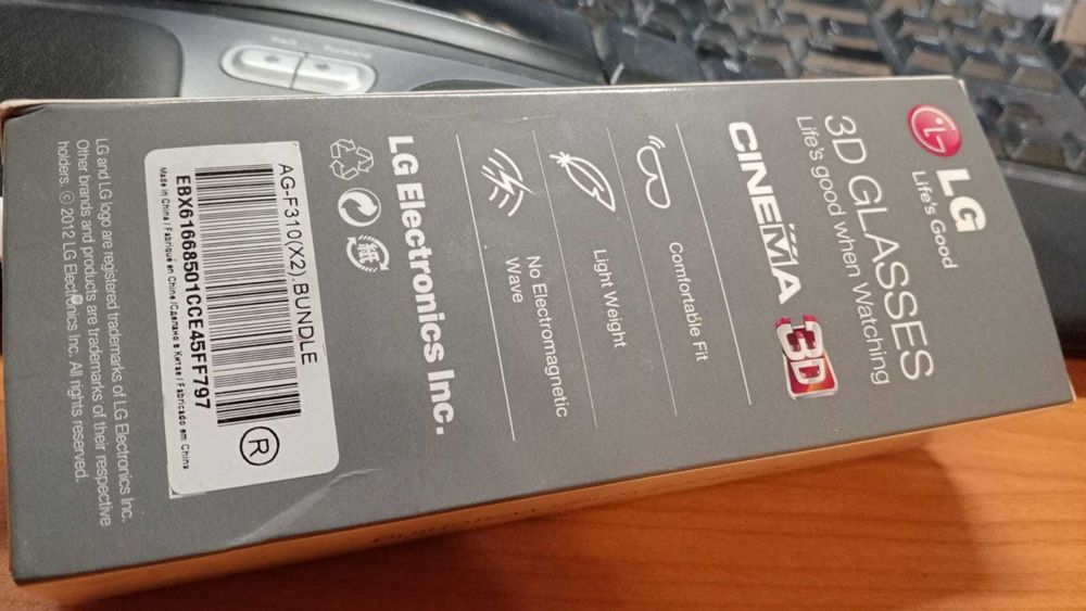 Ochelari 3D, LG, noi, 2 perechi in cutie. Efect vizualizare TV in 3D