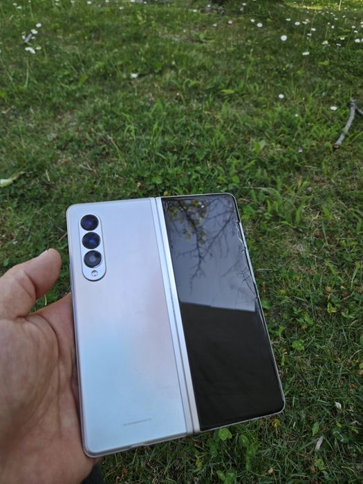 Продавам телефон Samsung fold 3
