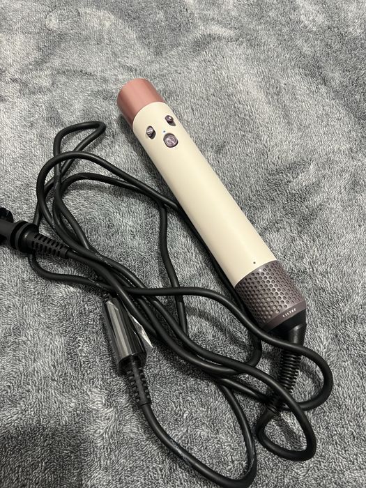 Продам фен стайлер DYSON