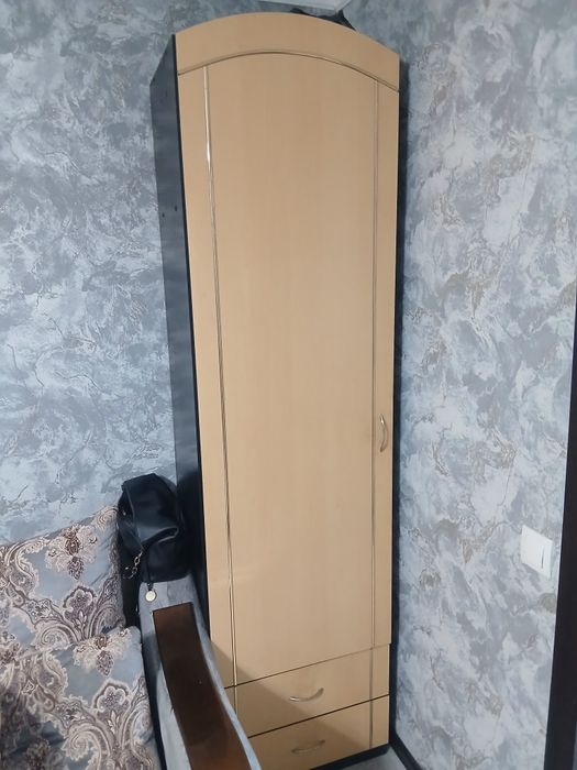 Продам большую вместительную стенку