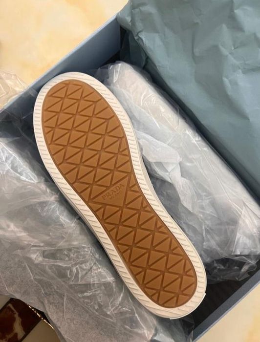 Кроссовки  новые PRADA