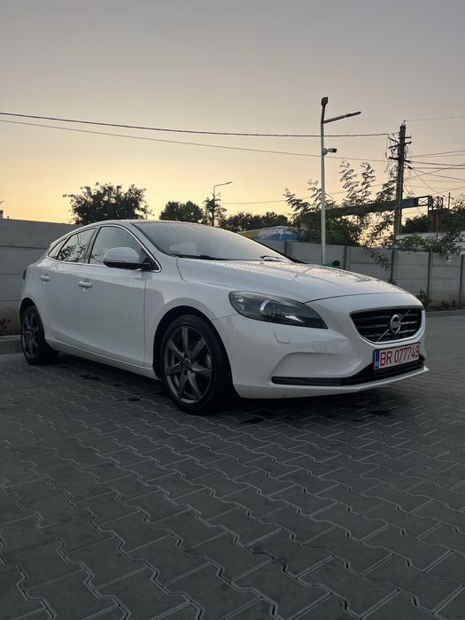 VOLVO V40 2013 — imagine 2