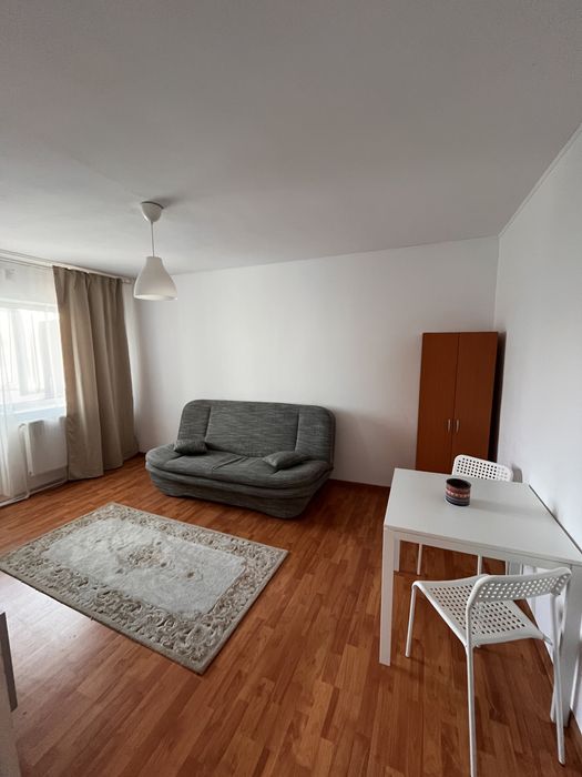 Inchiriez garsoniera conf 1 zona central