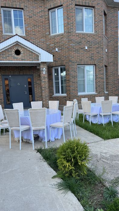 Сдаю в аренду столы со стульями!