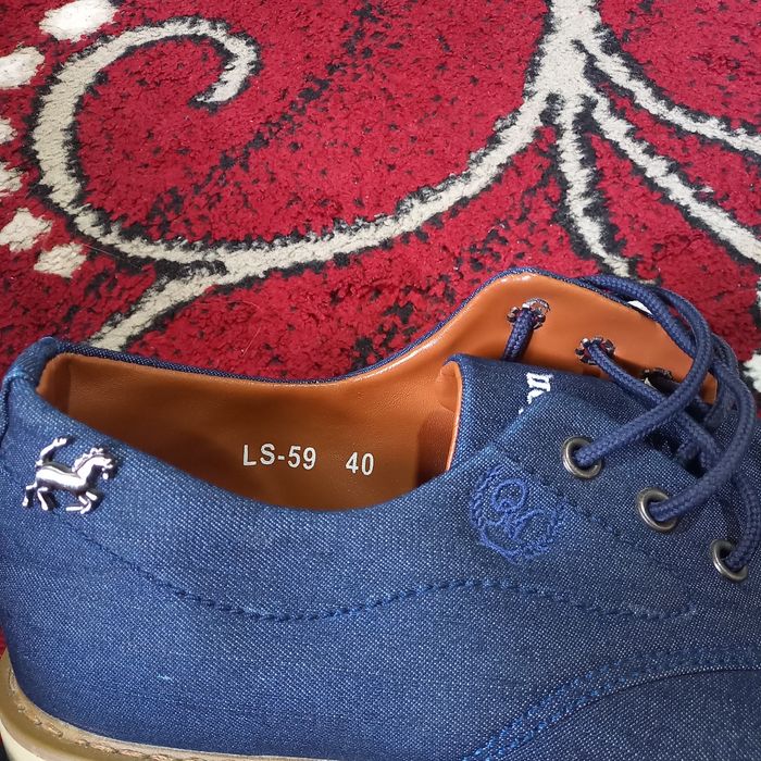 Янги зркаклар ойок кийими сотилади. размер 40. Продаётся мужской обувь