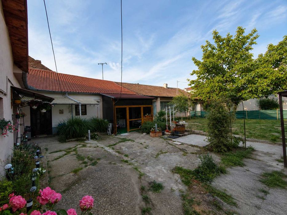 Vand apartament la casă cu curte – zonă centrală aproape de Malul Mureșului