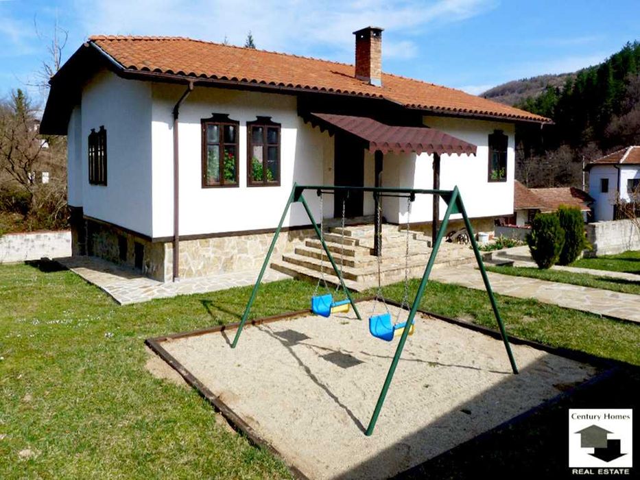 Продава се Къща в с. Стоевци, Област Габрово - 214 кв.м за 818 €/кв.м - Снимка #1