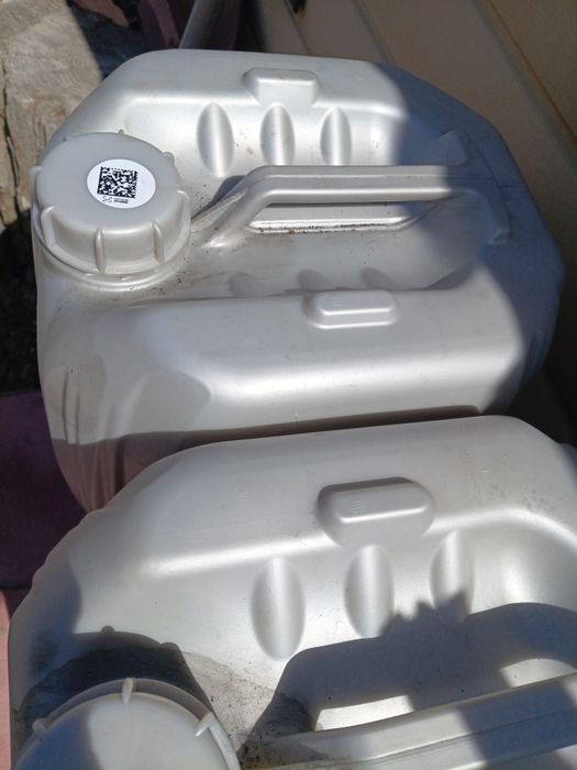 Продам канистры из под масла