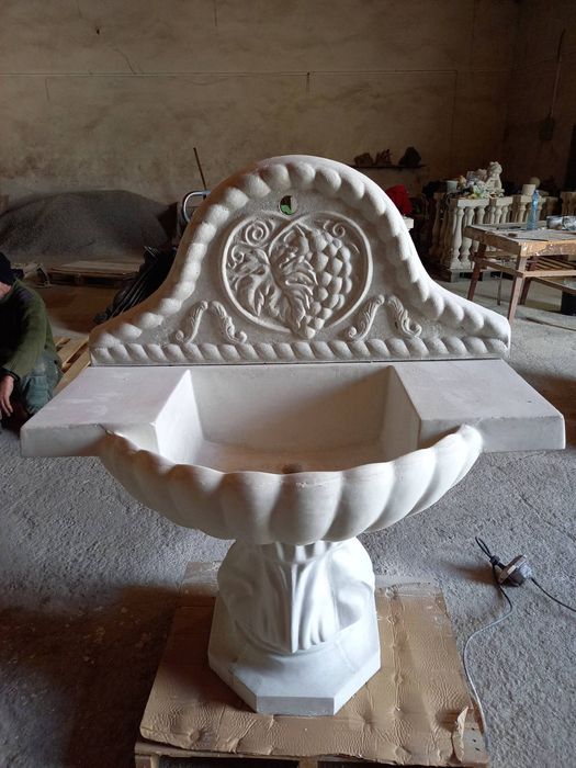 Градински чешми и барбекюта от бетон.