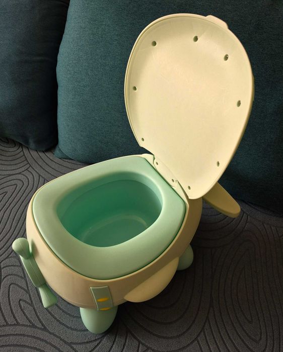 Детско гърне самолет с капак и подвижна купа