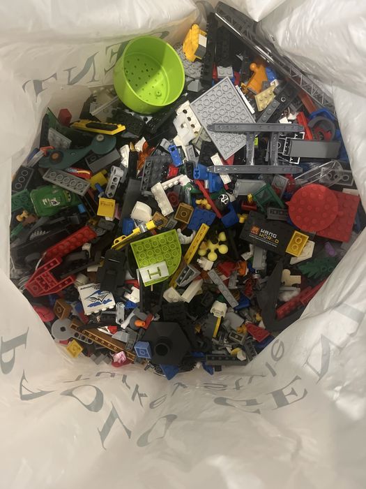 Продам много лего