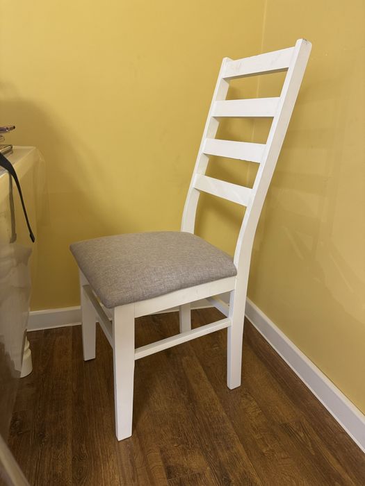 Стол со стульями