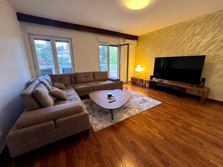 Тристаен обзаведен апартамент под наем в кв. Лозенец