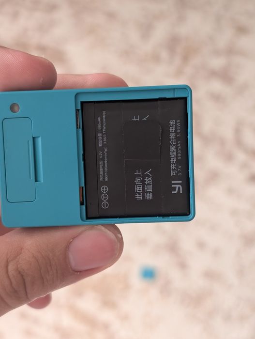 Продам экшен камеру Xiaomi Yi