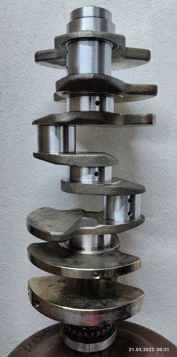 Коленвал Ауди 4.2