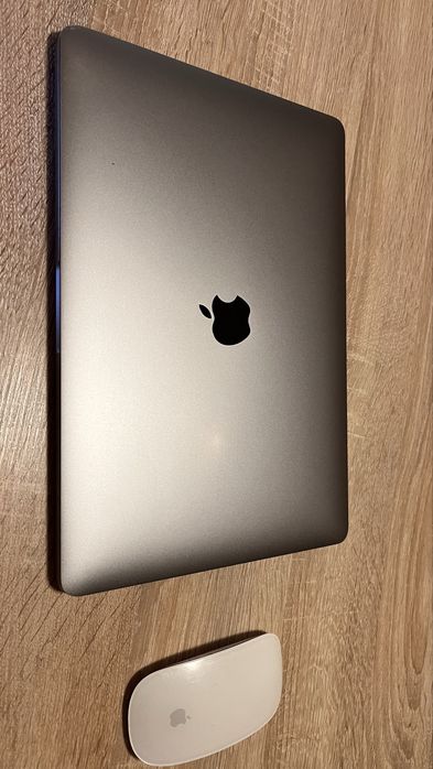 Apple • MacBook Pro 2017 şi MagicMouse