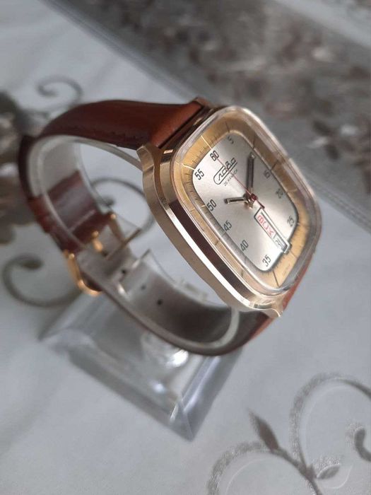 Позолоченные часы Слава (холодильник)