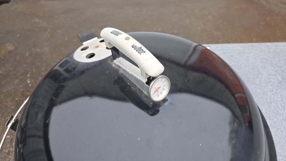 Грил weber на дървени въглища с поставка