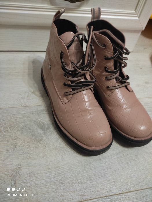 Продам ботинки осенние кожаные