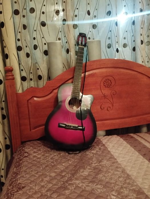 гитара бу но хорошая уже настроена
