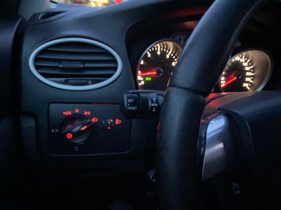 FORD Focus 2011 — imagine 5