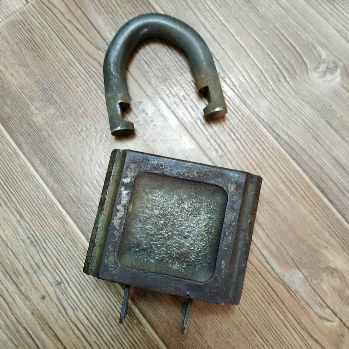 Замок навесной старинный