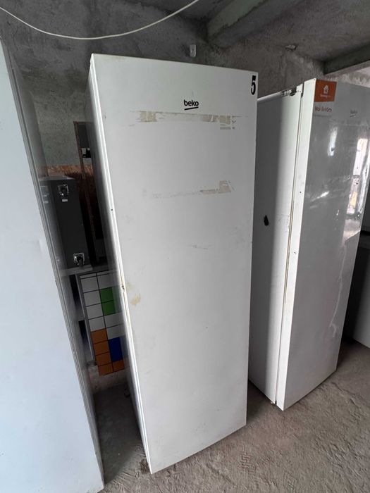 Echipamente HoReCa: mese reci, vitrine, rotisoare, plita electrica, friteuza gaz, congelator