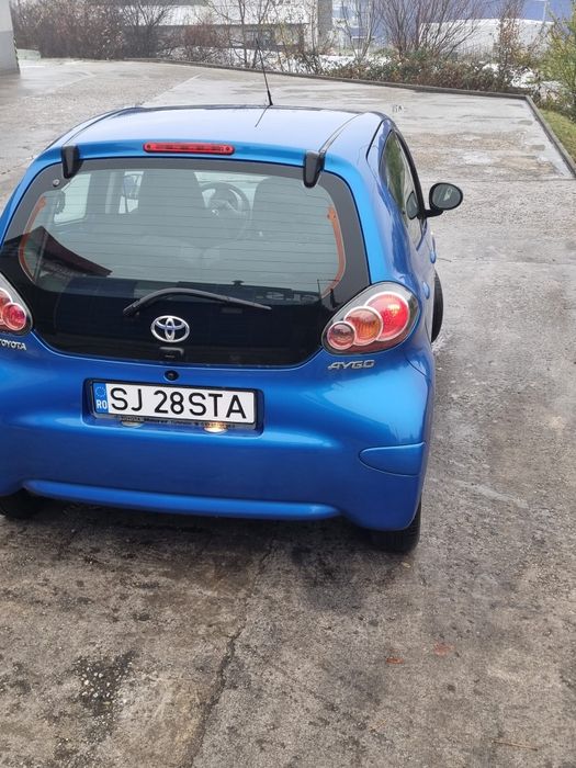 Vând Toyota aygo an 2010.