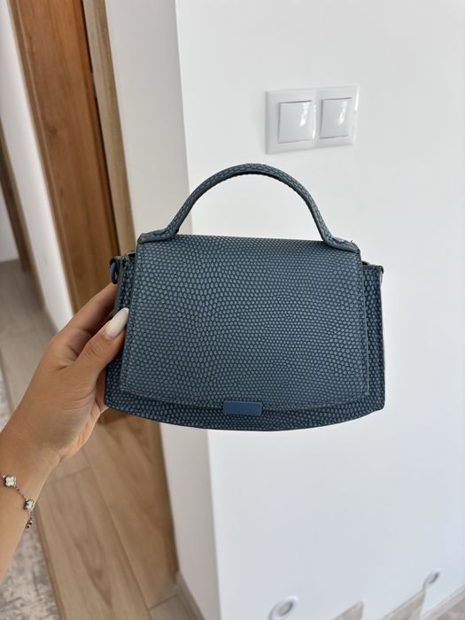 Малка синя чанта Zara